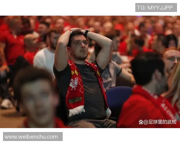 欧联杯曼联绝杀利物浦引发争议判罚全场沸腾瞬间回顾